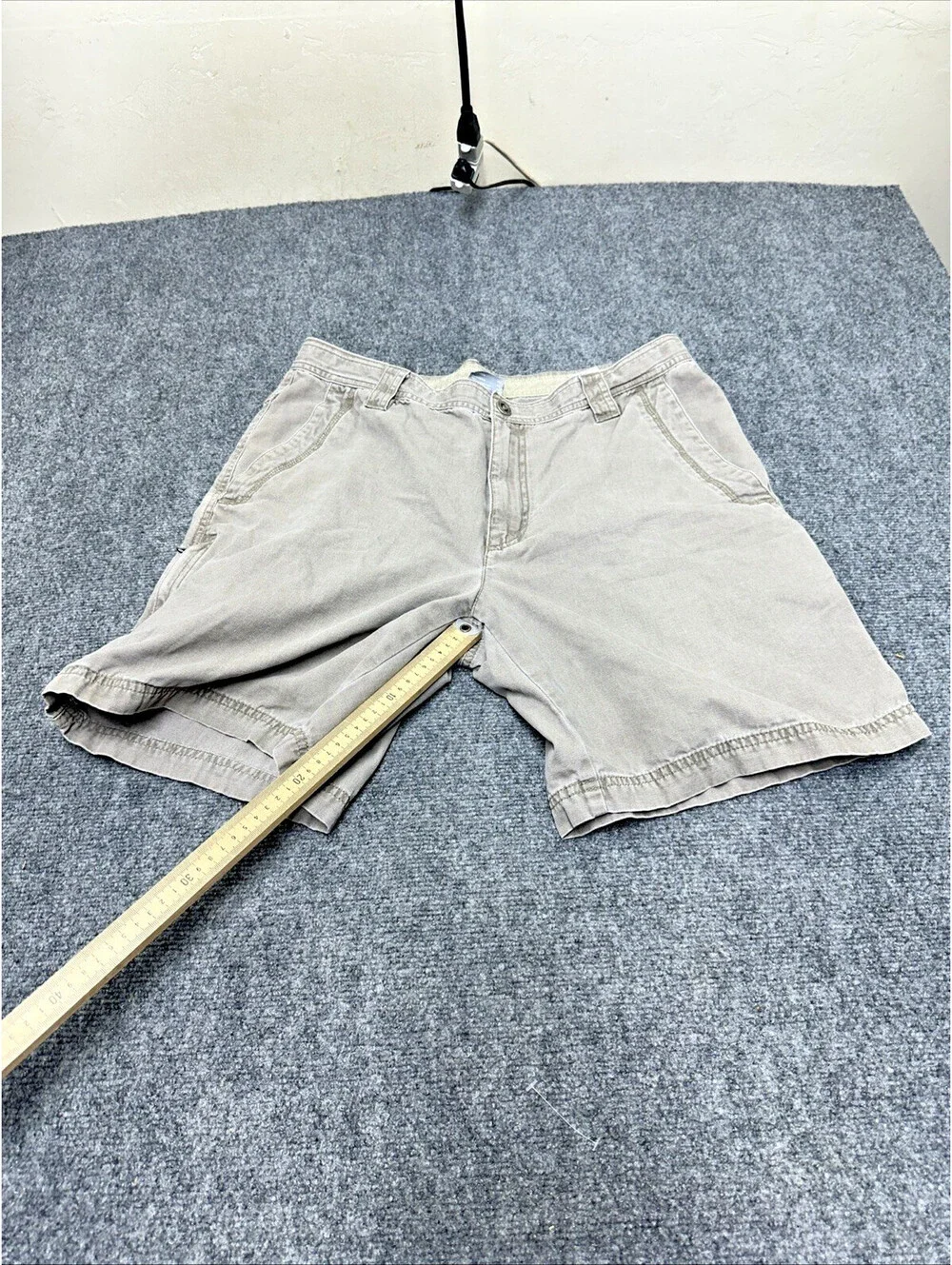Columbia Omni-shield  Shorts Mens 36 Tan Cargo Hiking Outdoor Utility Pockets